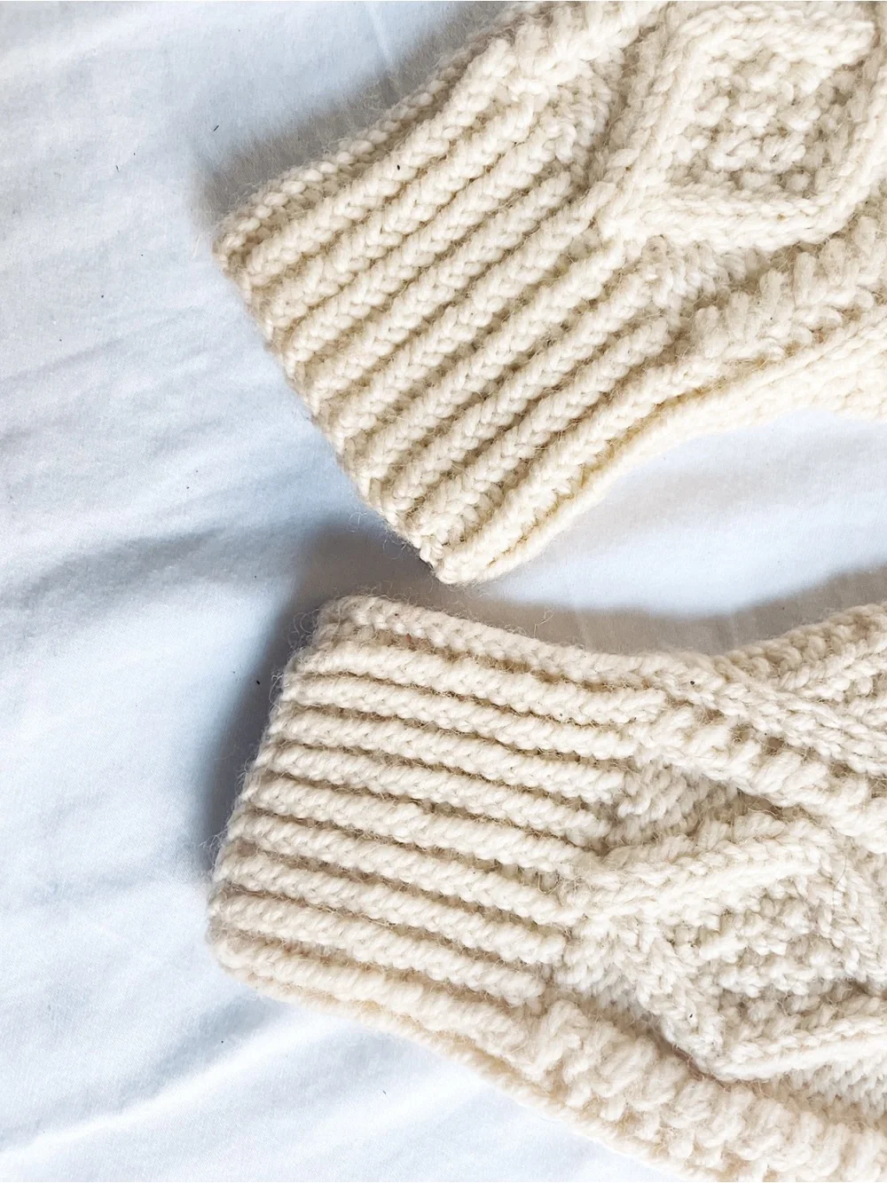 VINTAGE Handmade Wool Mittens Kids Aran Cable Irish Knit Scandi White Winter
